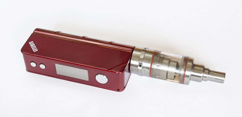 Box mod vape device with tank